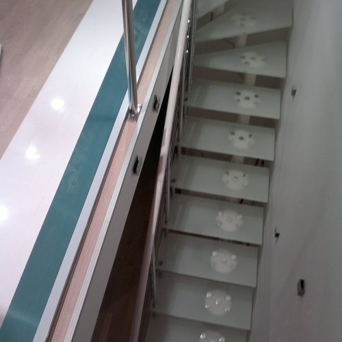 Stakleni podovi, stepenice, nadstrešnice i sl